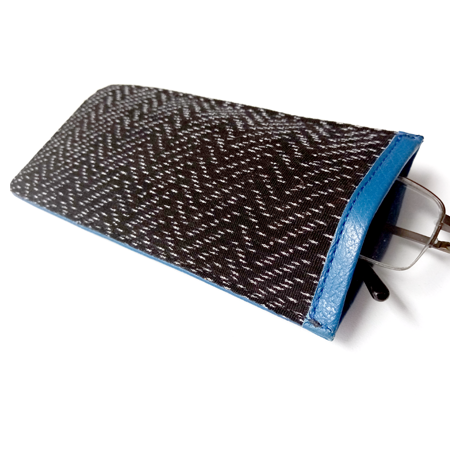 estuche lentes piel azul con rebozo negro